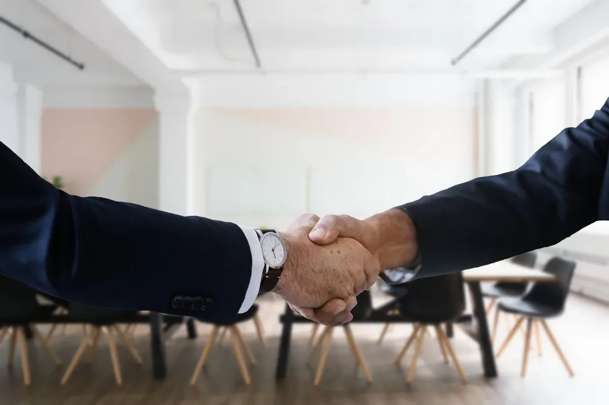 Sesi wawancara kerja profesional menggunakan teknik interview penting di ruang pertemuan kantor modern